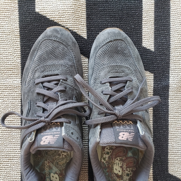 New Balance Gym Shoes Grey - Picture 3 of 4